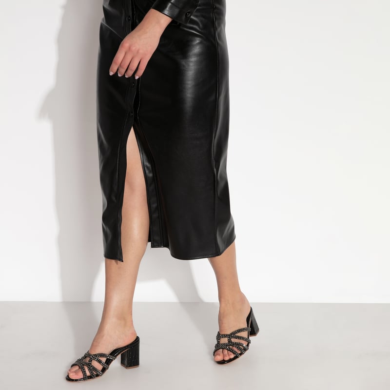 simone-black_5.jpg?ts=20220508155228